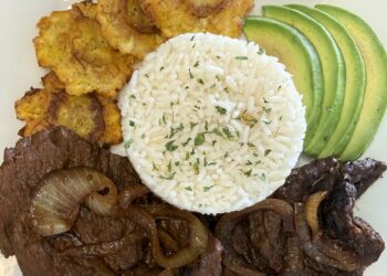 An Everyday Dominican Dish — Bistec Encebollado