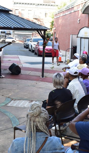 JACKSON HILL_CROWD